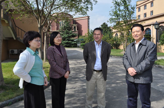 市政协民宗委领导走访华东神学院 市政协民宗委领导走访华东神学院